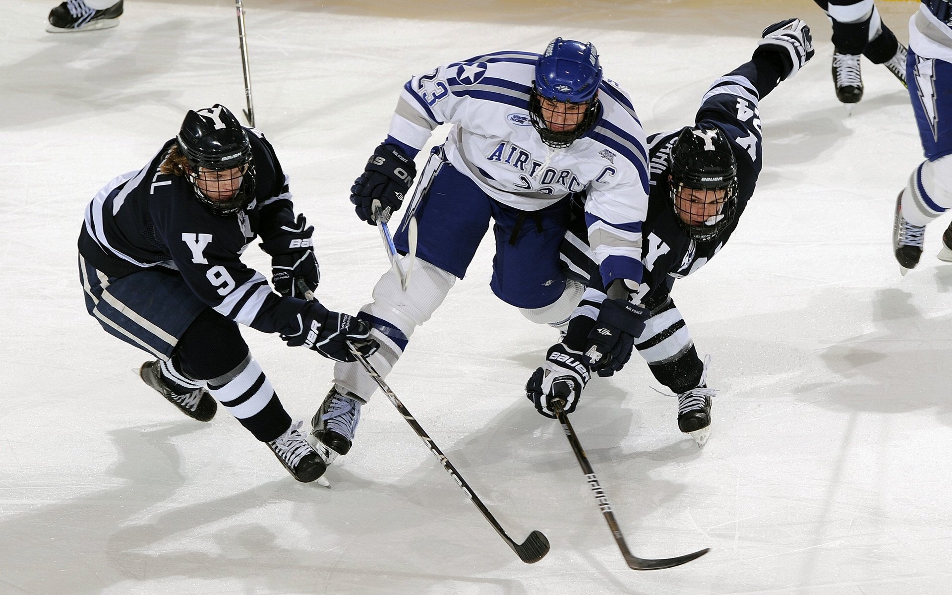 压力铸就传奇,基米希逆境爆发,波兰爆冷希腊启示录